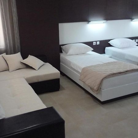Apartments Good Night Ni Buitenkant foto